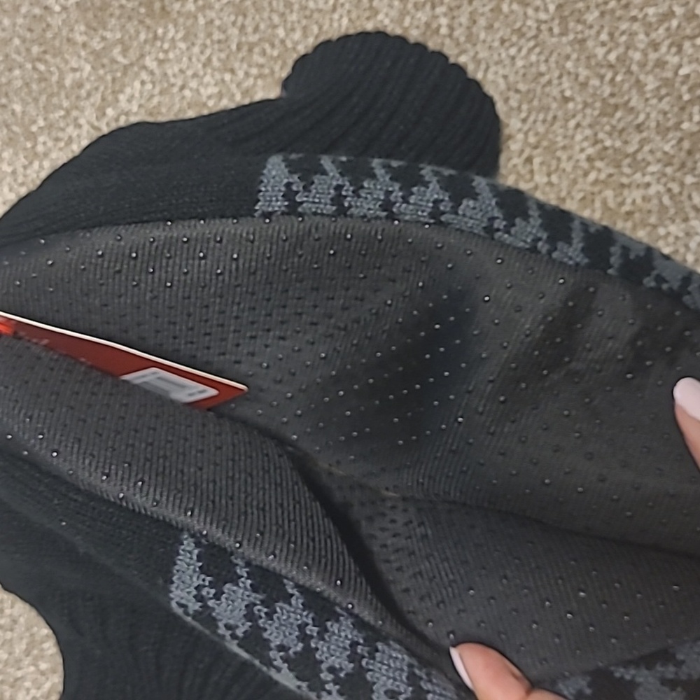 NWT Sherpa Lined Black and Gray Knit Slippers - Picture 5 of 9